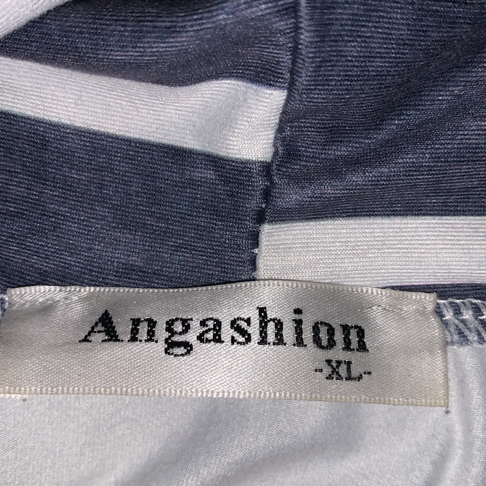 Angashion XL Hoodie style pull over with front pocket. - Picture 7 of 11